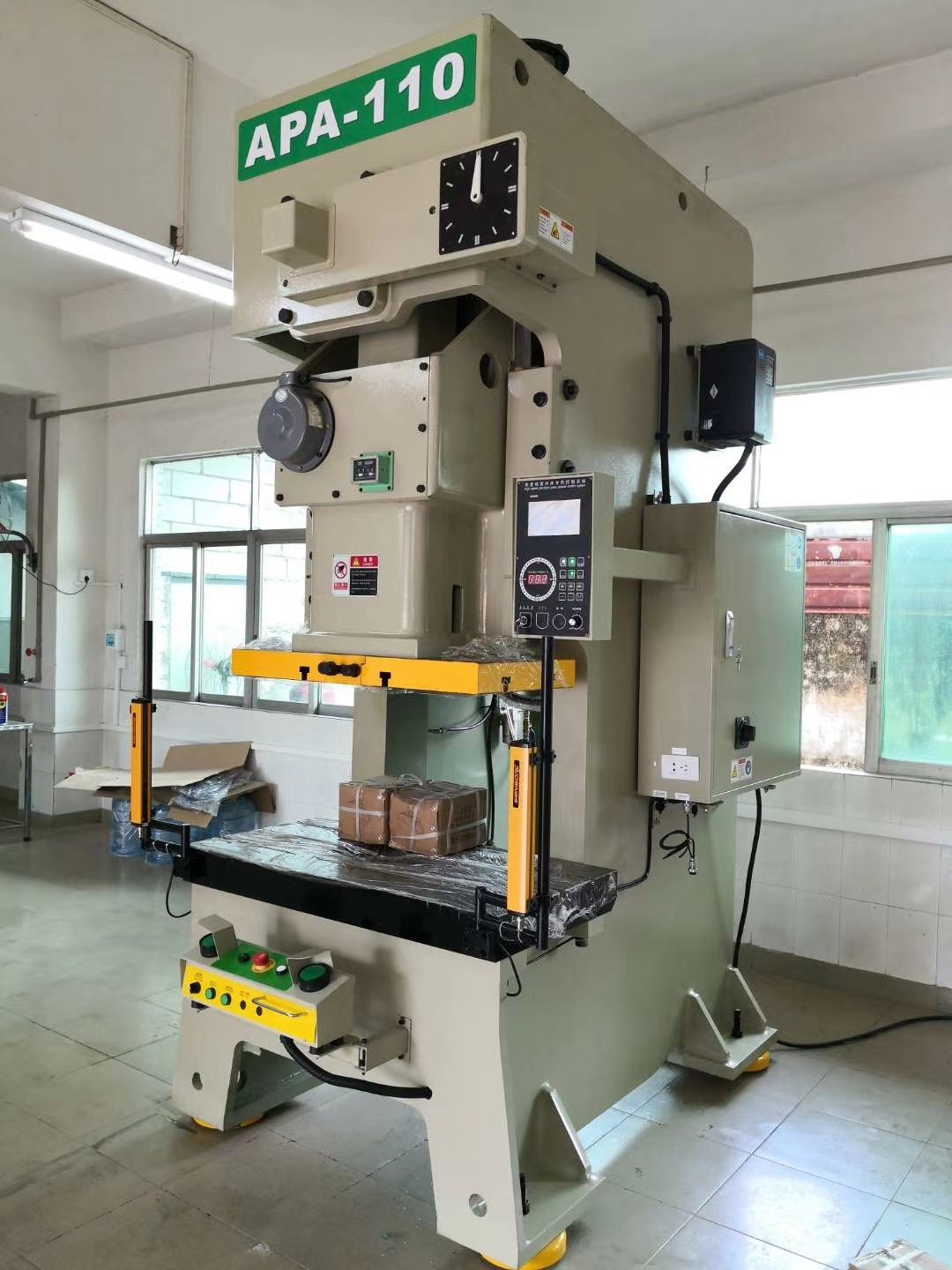 Influence et tendance de développement de la poinçonneuse de précision à grande vitesse dans la production d'emboutissage industriel